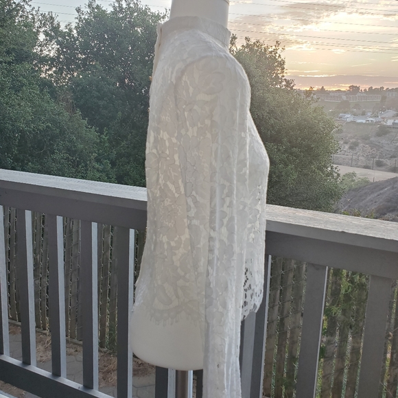 Forever 21 Lace Long Sleeve Scalloped Hem Top - Picture 5 of 12